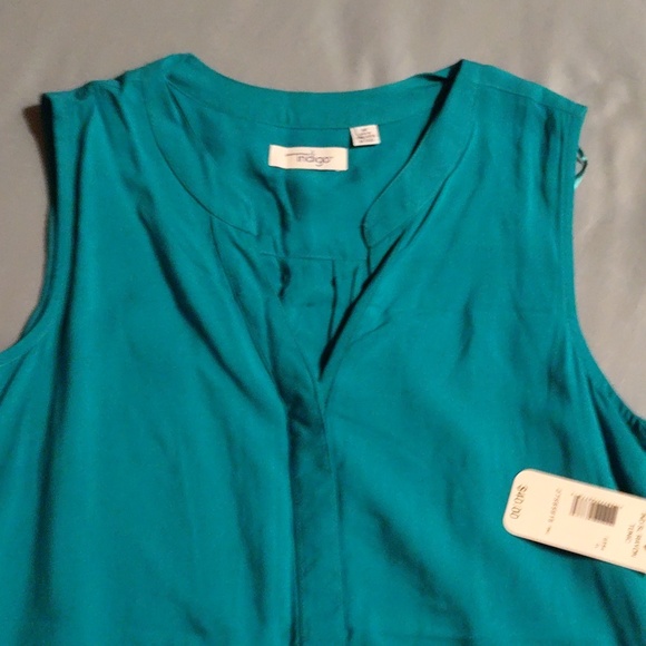 Top - Picture 2 of 3